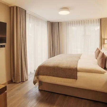 Alpine Chalet - 10 Bedrooms Villa